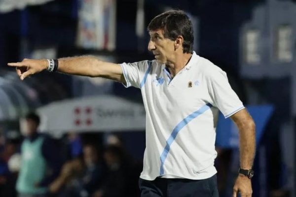 Gustavo Costas: “Tenemos que acostumbrarnos aunque sea a empatar este tipo de partidos”