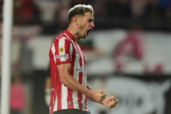 Estudiantes volvió al triunfo frente a Banfield