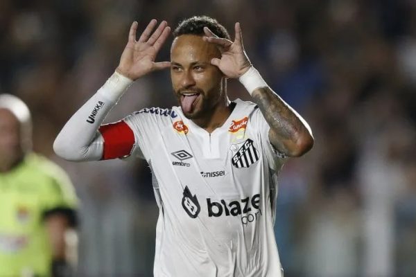 Neymar hizo su primer gol en su regreso al Santos