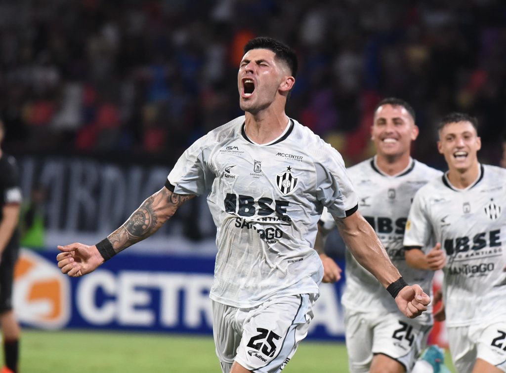 Central Córdoba se hizo fuerte de local ante Newell`s y sigue de racha