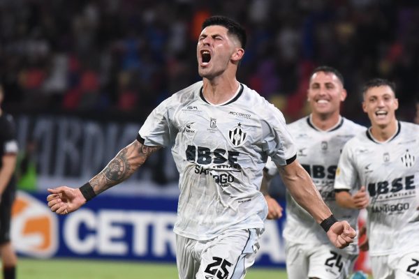 Central Córdoba se hizo fuerte de local ante Newell`s y sigue de racha