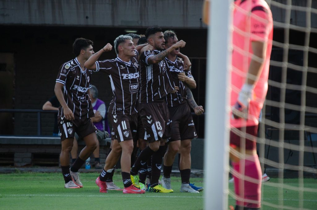 Platense se hizo fuerte de local y volvió a la victoria ante Instituto