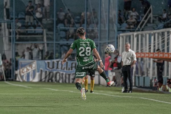 Sarmiento va por su primer triunfo frente al invicto Riestra