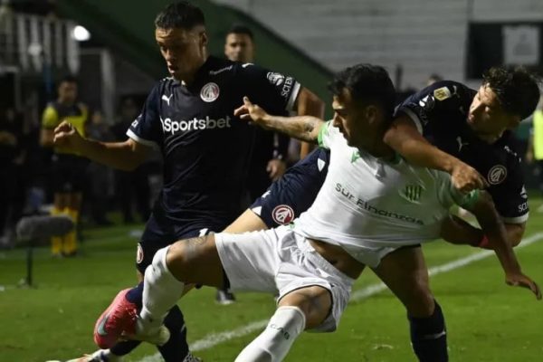 Banfield e Independiente completaron el partido en cero