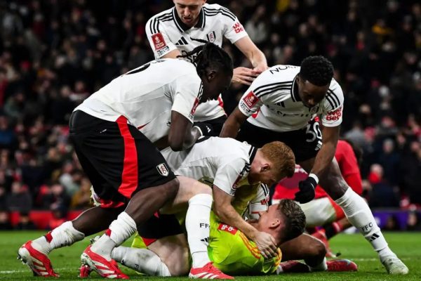 Manchester United sigue sin levantar cabeza: quedó afuera de la FA Cup