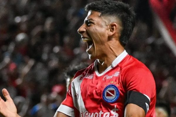 Argentinos le ganó a Instituto y se subió a la punta de la Zona A