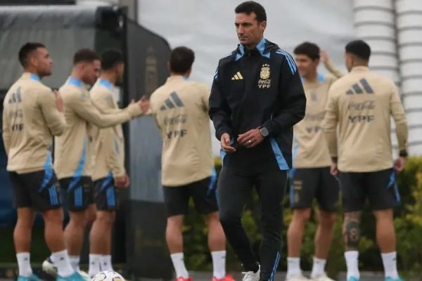 La Selección Argentina entrenó por primera vez pensando en Uruguay