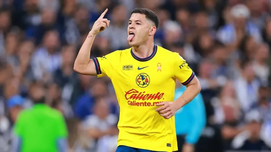 Racing a un paso de cerrar el arribo de Richard Sánchez