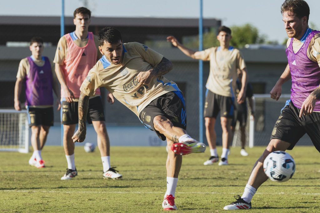 Ante las bajas, Scaloni debe definir la delantera para visitar a Uruguay