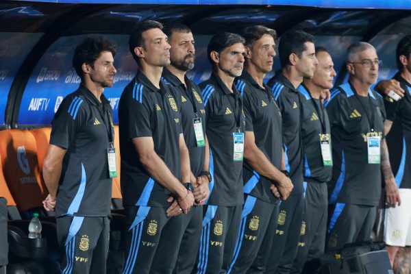 Scaloni: “El equipo siempre está más allá de los nombres”