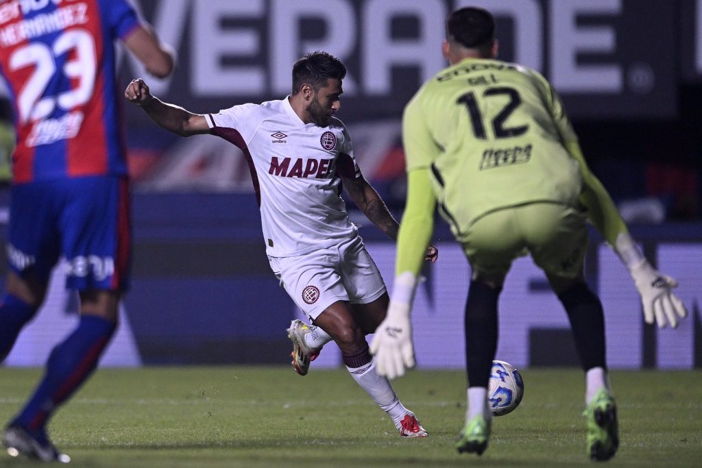 San Lorenzo no supo cuidar la ventaja y Lanús lo amargó al final