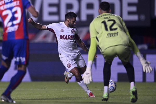 San Lorenzo no supo cuidar la ventaja y Lanús lo amargó al final