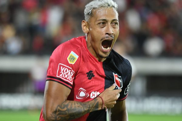 Newell`s dio el gran golpe y derrotó a Boca