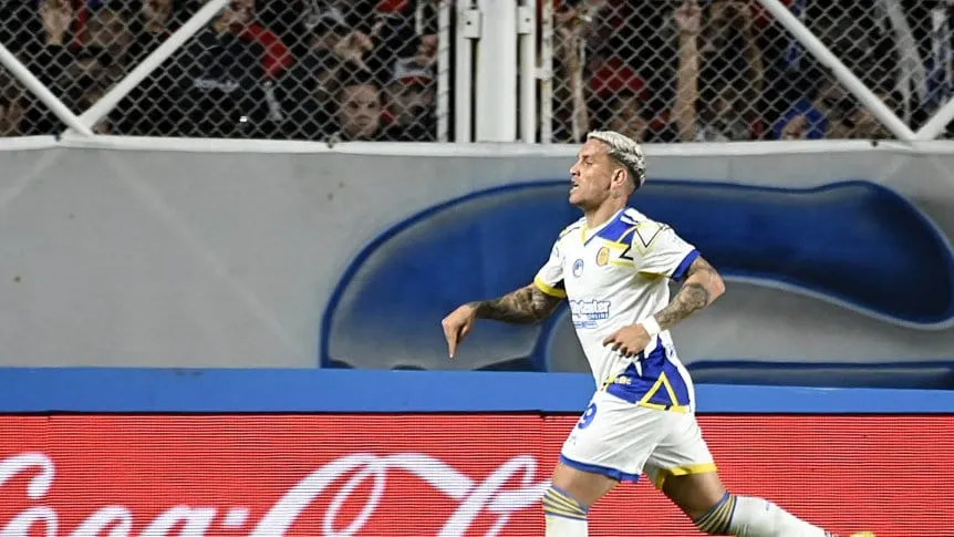 Sobre el final, Rosario Central derrotó a San Lorenzo y quedó en la cima del Grupo A
