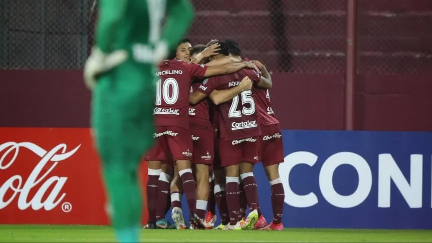 Lanús goleó a Melgar y se acomodó en el Grupo G