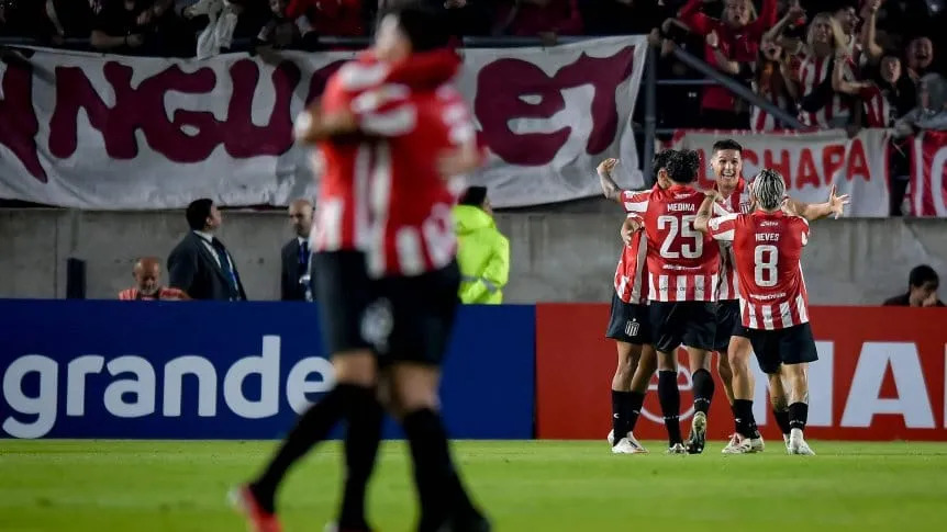 Estudiantes recuperó la sonrisa frente a Botafogo