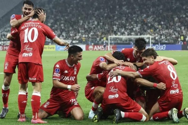 Huracán dio el gran golpe en Brasil y venció al Corinthians