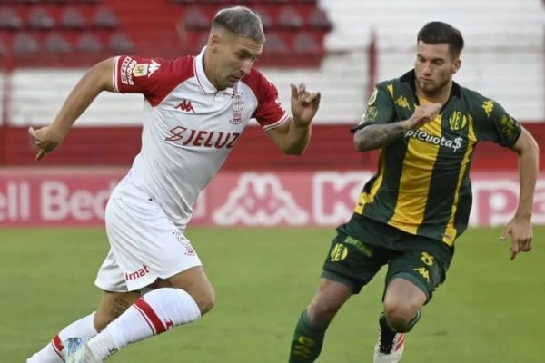 En un partido a puro gol, Huracán y Aldosivi repartieron puntos