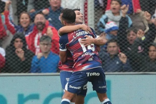 Unión venció a Central Córdoba y sigue en alza