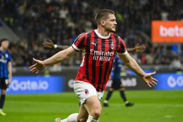 Milan goleó al Inter y se metió en la final de la Copa Italia