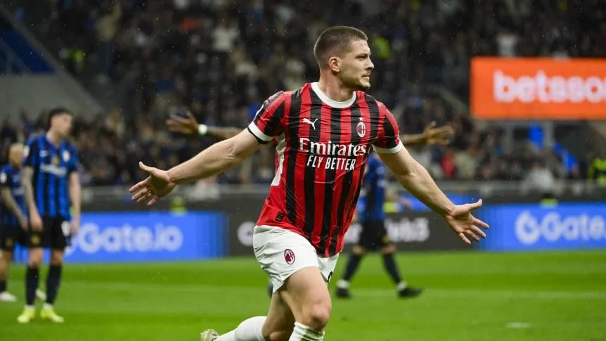 Milan goleó al Inter y se metió en la final de la Copa Italia