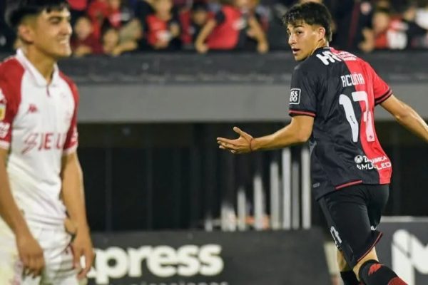 Newell`s venció a Huracán y sueña con los playoffs