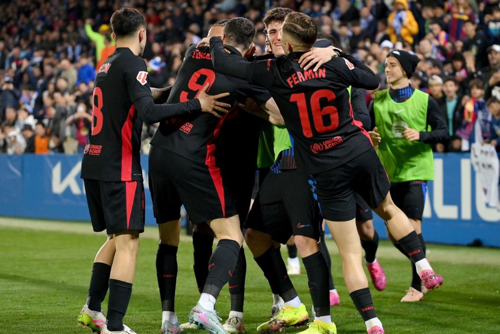 Barcelona ganó y sueña con la triple corona