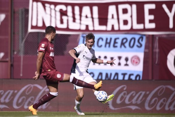 En un partido que tuvo de todo, Independiente empató ante Lanús y se aseguró la clasificación