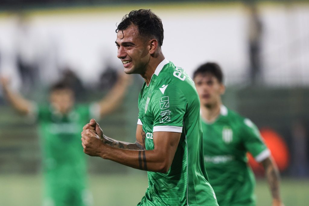 Banfield eliminó a Villa Mitre y avanza en la Copa Argentina