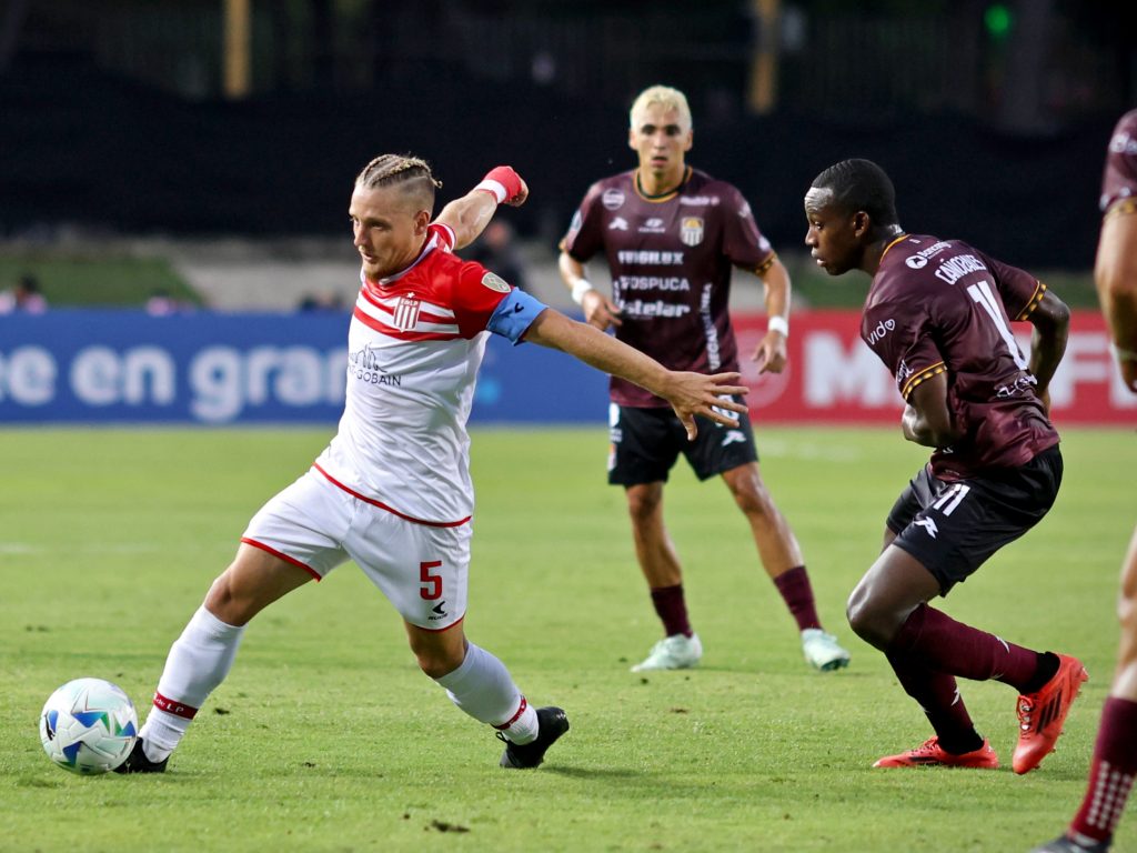 Estudiantes arrancó la Libertadores con el pie derecho contra Carabobo