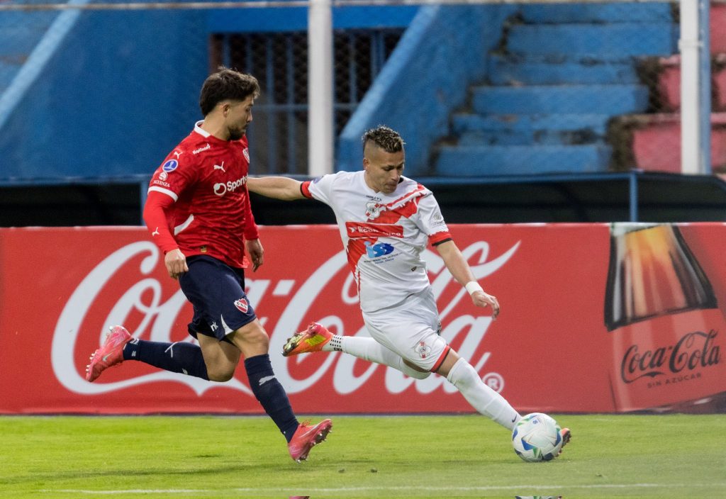 Independiente sufrió la altura y perdió ante Nacional Potosí