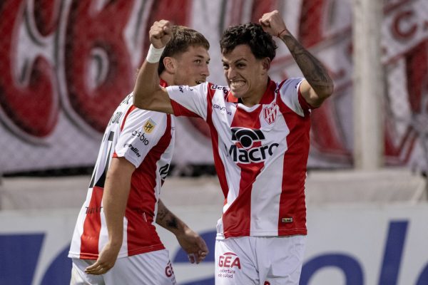 Instituto goleó a Deportivo Madryn y avanza en la Copa Argentina