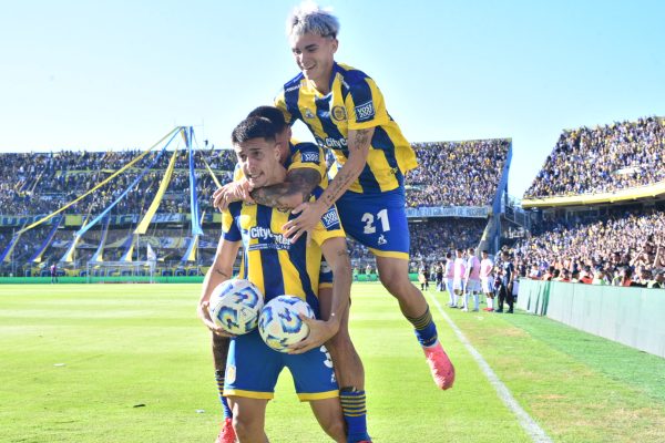 Sobre el final, Central venció a Vélez y quedó en la cima de la Zona B