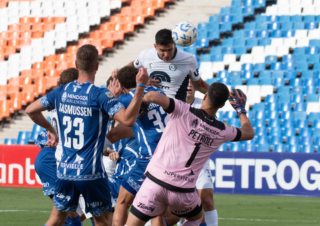 En un clásico a puertas cerradas, Godoy Cruz e Independiente quedaron a mano