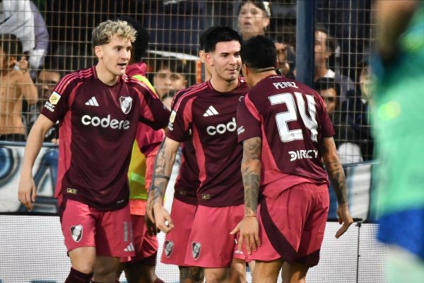 River goleó a Gimnasia y se aseguró la clasificación a octavos de final