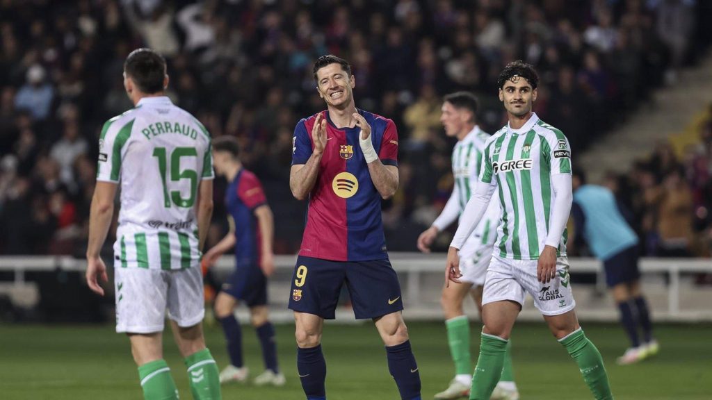 Barcelona empató ante Betis y estiró su ventaja en la cima