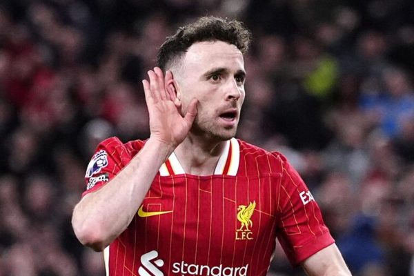 Liverpool venció al Everton y dio otro paso rumbo al titulo