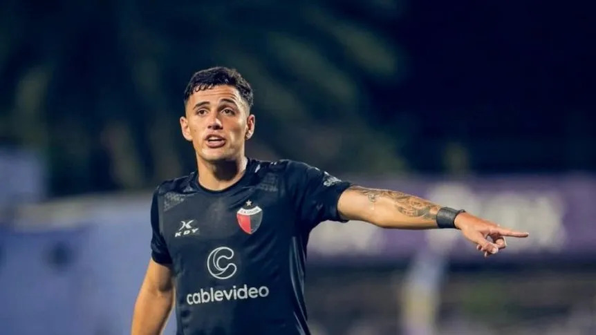 Alan Forneris, el jugador que está en la mira de Racing