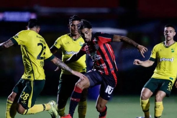 Defensa y Justicia rescató un empate en Brasil y todavía sueña