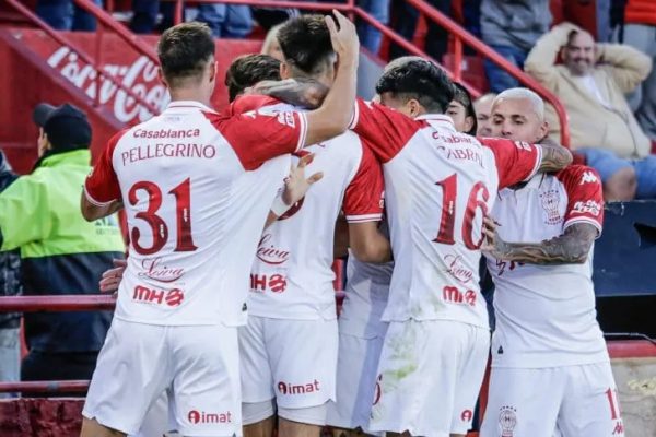 Huracán quiere acercarse a los octavos de final ante Racing Montevideo