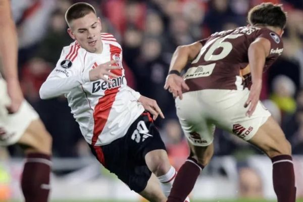 River cerró la fase de grupos con un pálido empate ante Universitario