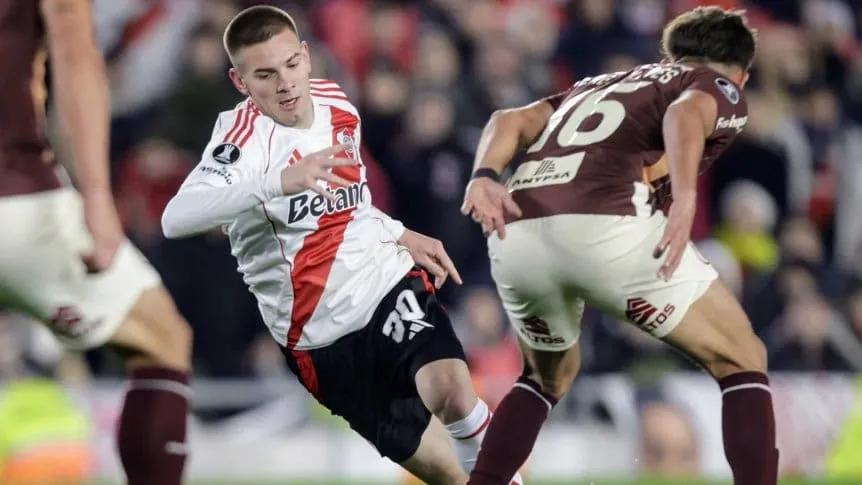 River cerró la fase de grupos con un pálido empate ante Universitario