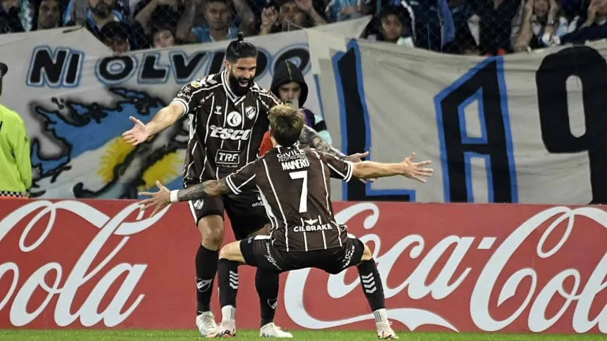 Platense dio el batacazo en Avellaneda y eliminó a Racing