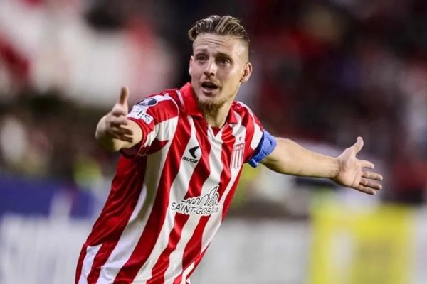Estudiantes visita a la U. de Chile en busca de la cima del Grupo A