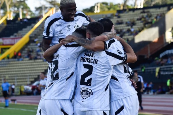 Central Córdoba derrotó a Deportivo Tachira y quedó a un paso de los octavos de final