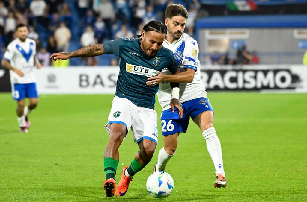 Vélez goleó a San Antonio Bulo Bulo y se clasificó a los octavos de final