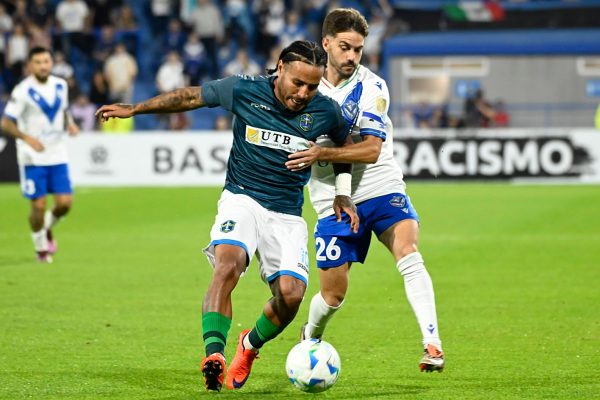 Vélez goleó a San Antonio Bulo Bulo y se clasificó a los octavos de final