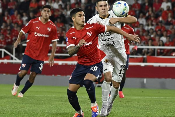 Independiente venció a Guaraní y se subió a la cima del Grupo A