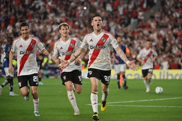 River goleó a Independiente del Valle, se clasificó a octavos de final y se aseguró el primer puesto