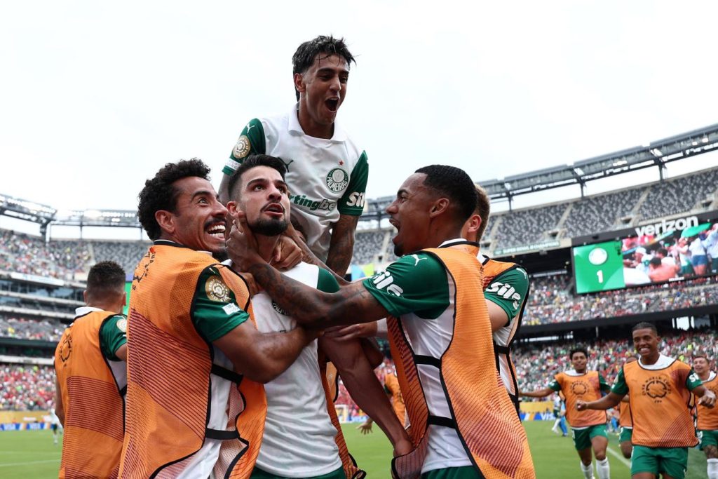 Palmeiras venció a Al Ahly y quedó a un paso de la clasificación